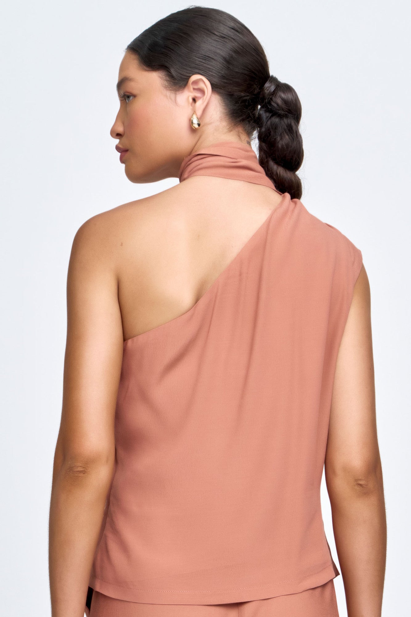 Blusa Ombro Só com Amarração Viscocrepe Marrom Claro
