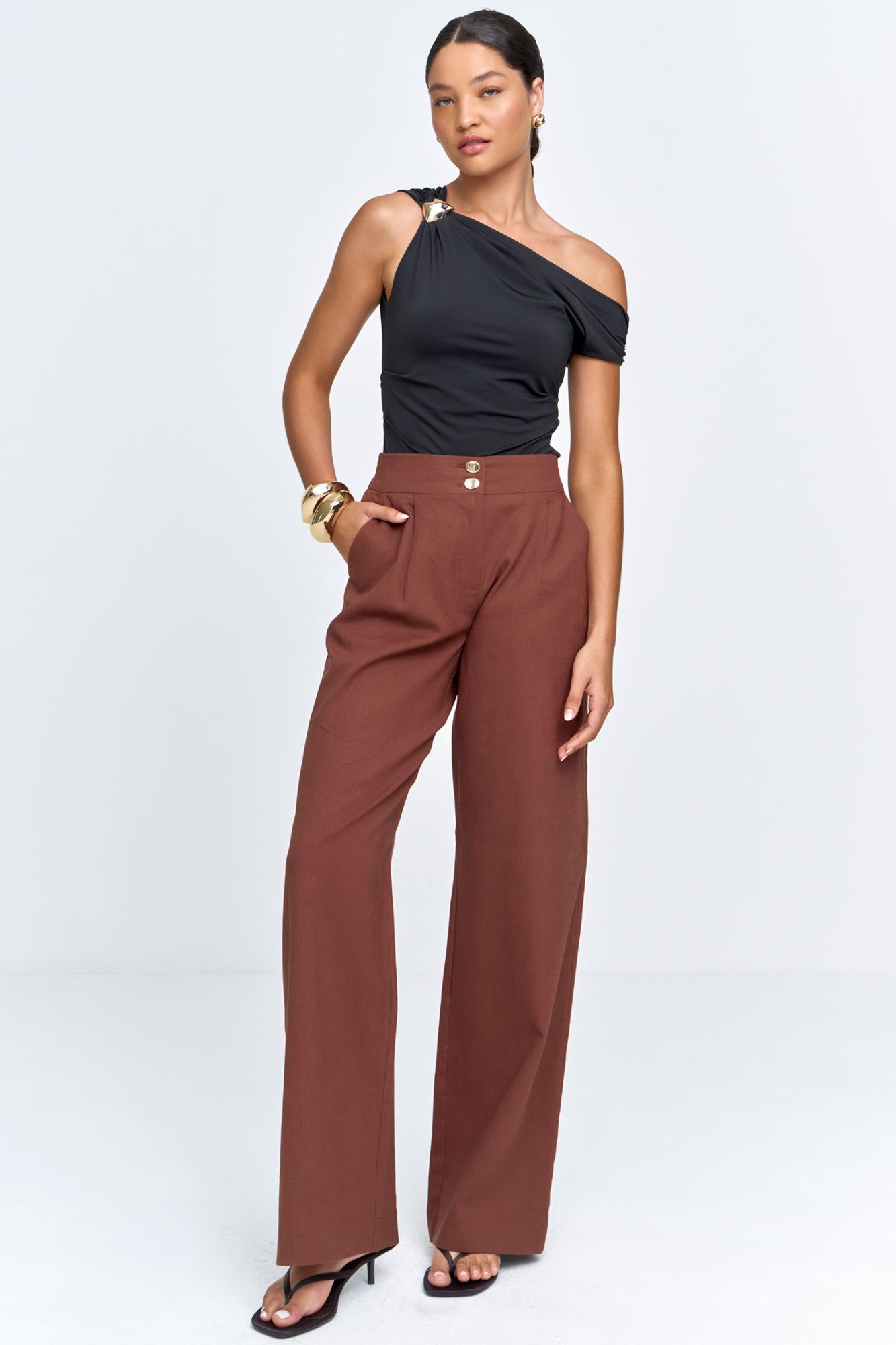 Blusa Feminina de Malha com Pregas e Detahe no Ombro Preto