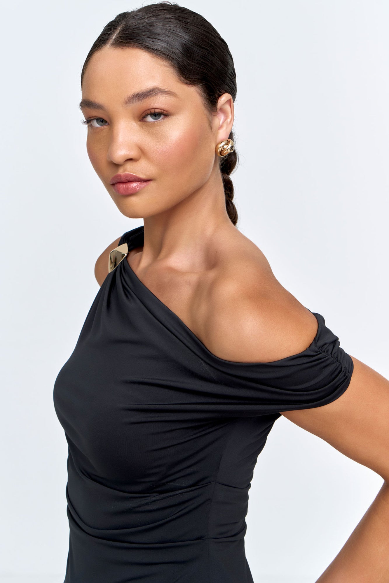 Blusa Feminina de Malha com Pregas e Detahe no Ombro Preto