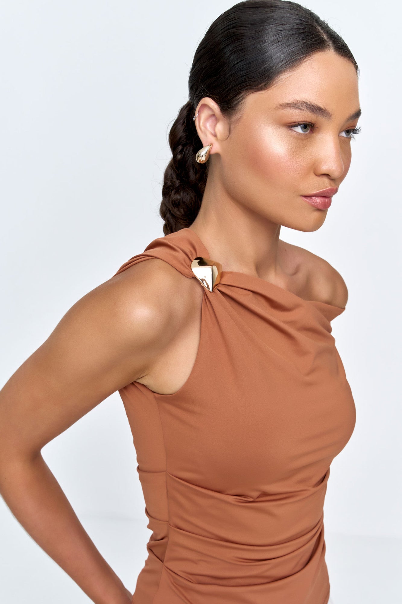 Blusa Feminina de Malha com Pregas e Detahe no Ombro TerraCota