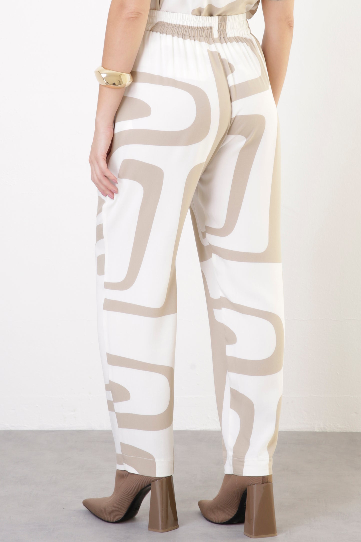 Calça Viscocrepe Estampada com Bolso