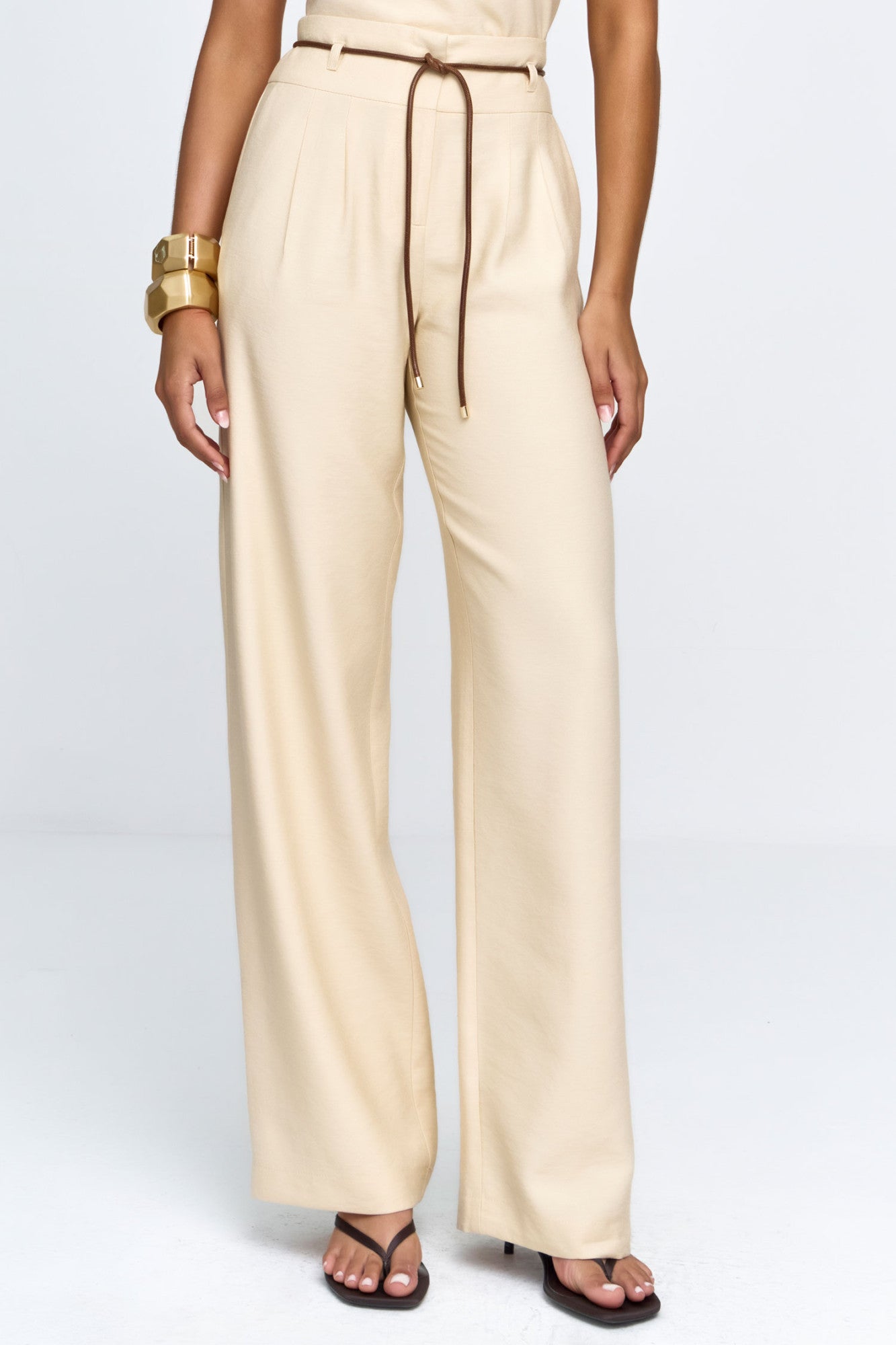 Calça Feminina Alfaiataria com Cinto e Bolso Amarelo