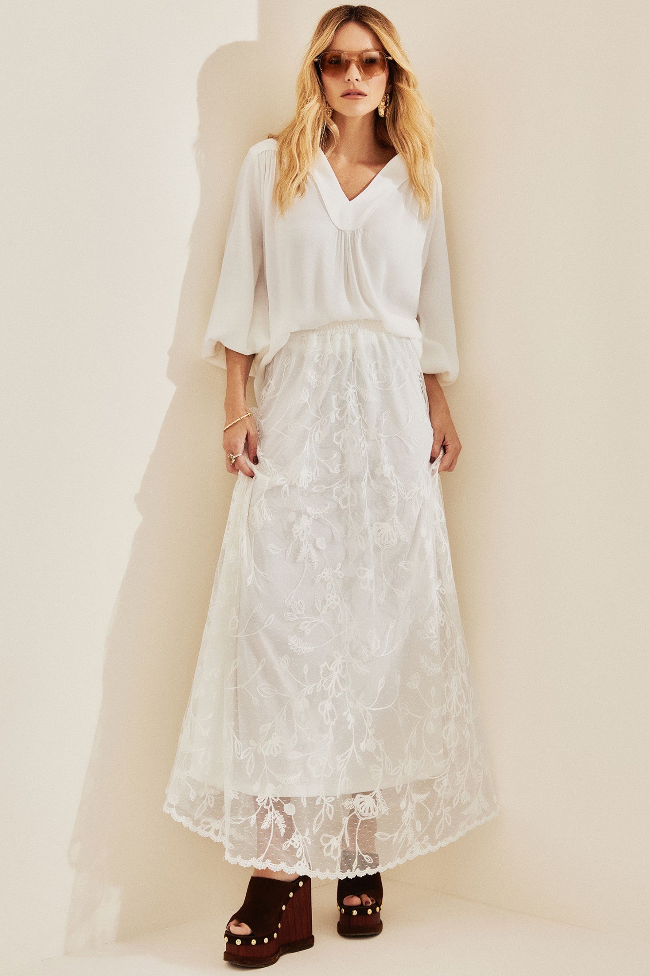 Saia Renda Bordada Evasê Off White