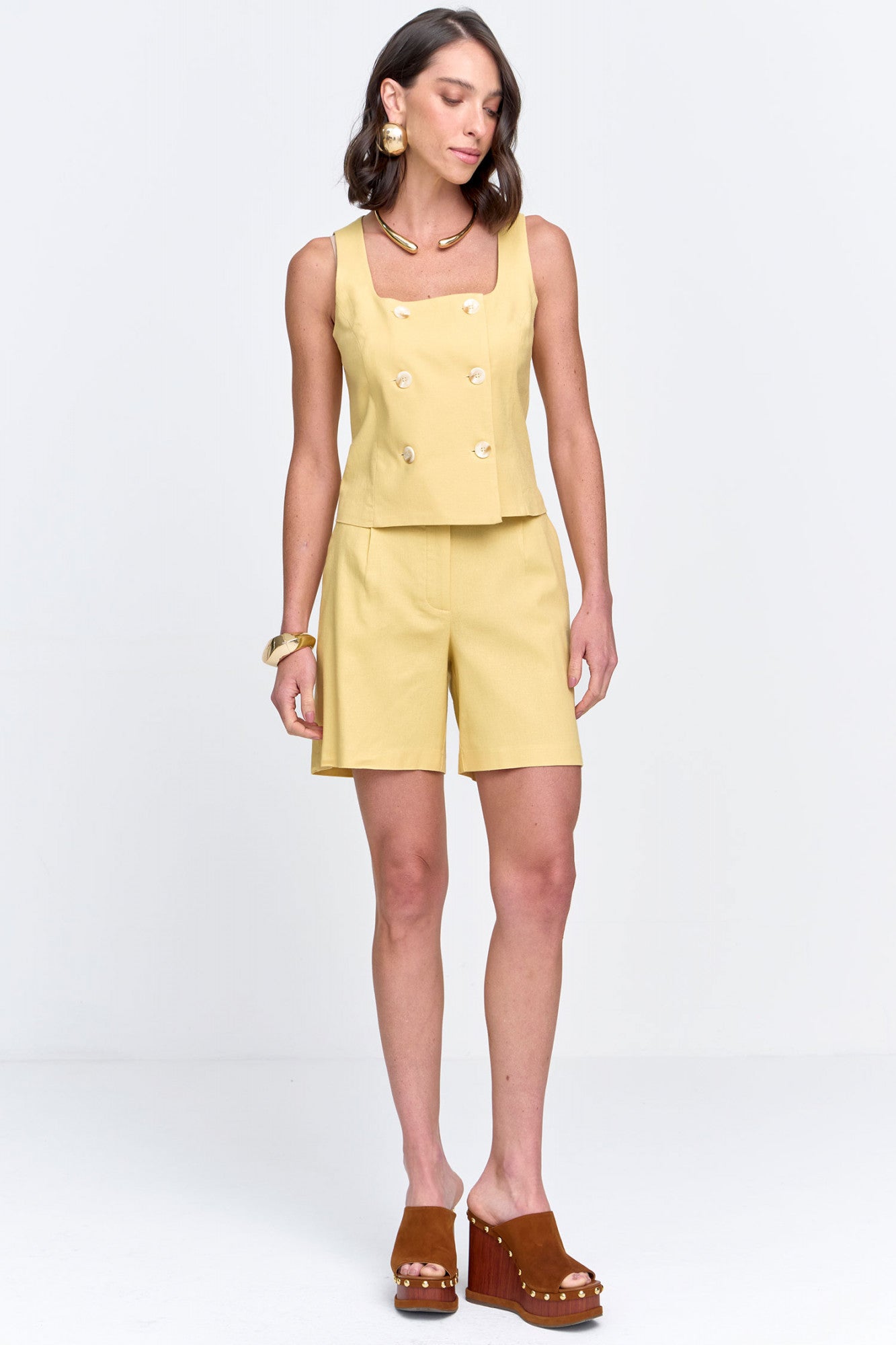 Shorts Viscolinho Com Pregas Amarelo Claro