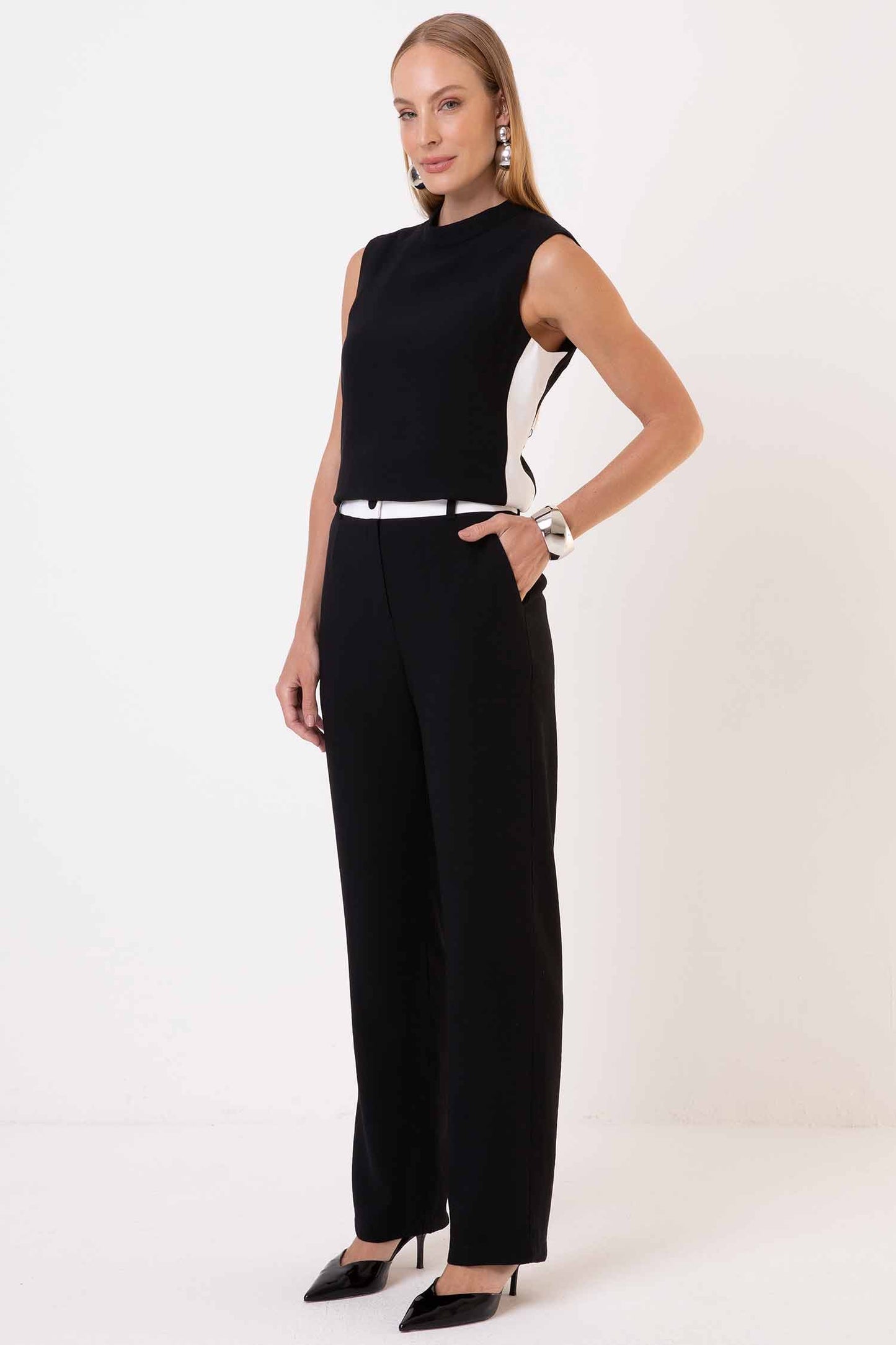 Blusa Alfaiataria com Recorte Lateral em Contraste