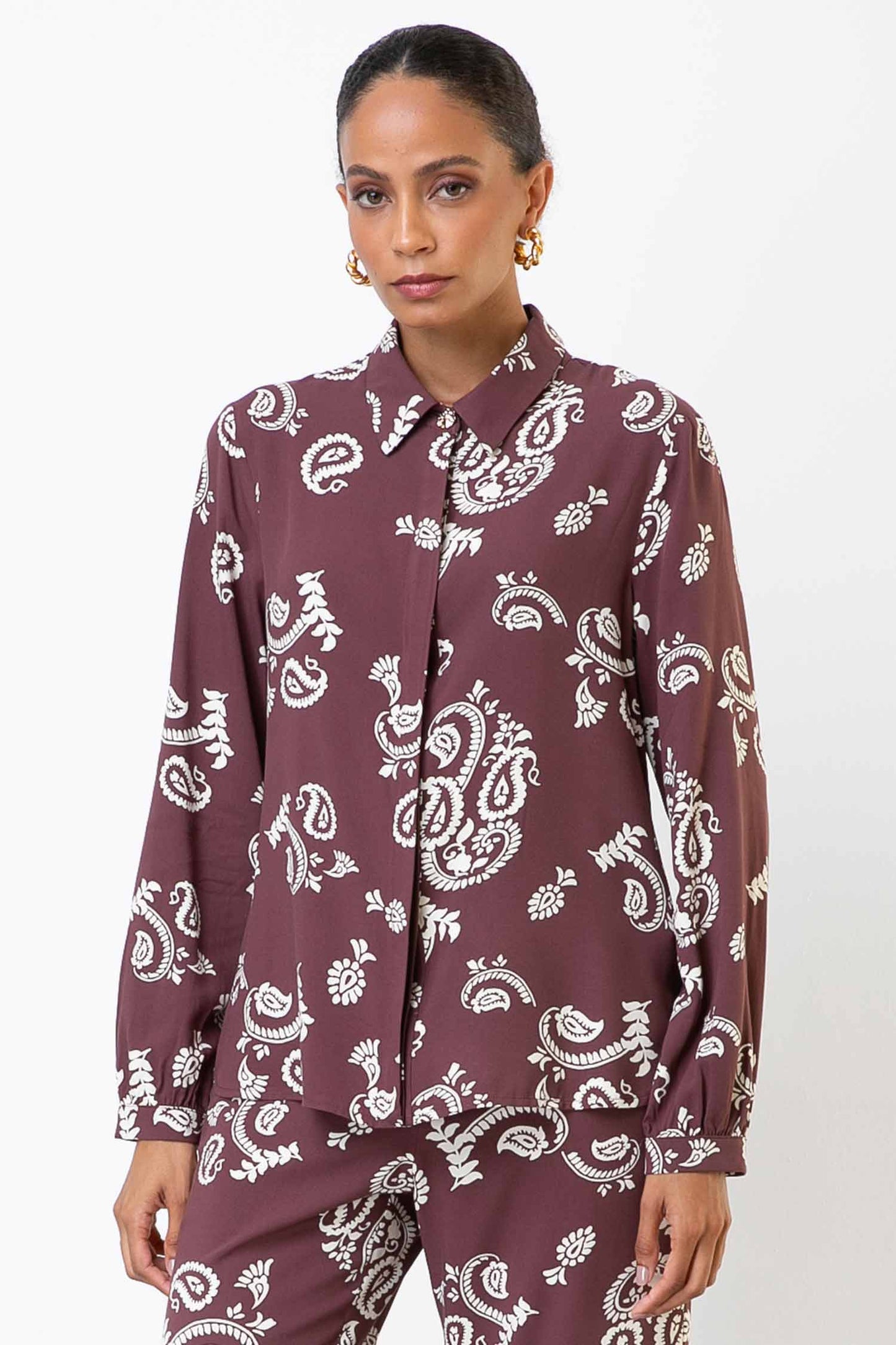 Camisa Viscocrepe Estampada c/Marrom C/Botão dourado