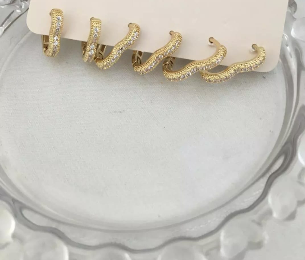 Brinco Trio Coraçao com Zirconia