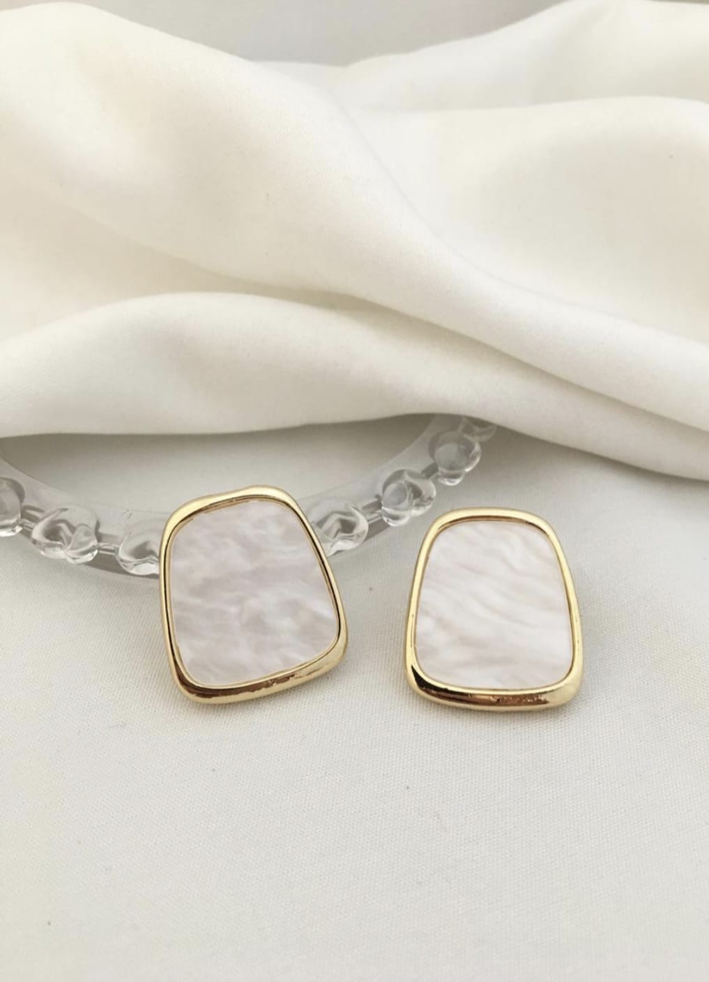 Brinco Placa Marmorizada Branco