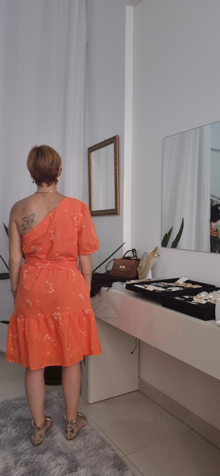 VESTIDO BORDADO UM OMBRO SÓ COM CINTO