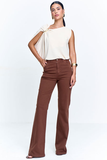 Blusa Regata Feminina em Crepe Drapeado com Passante de Metal no Ombro Bege