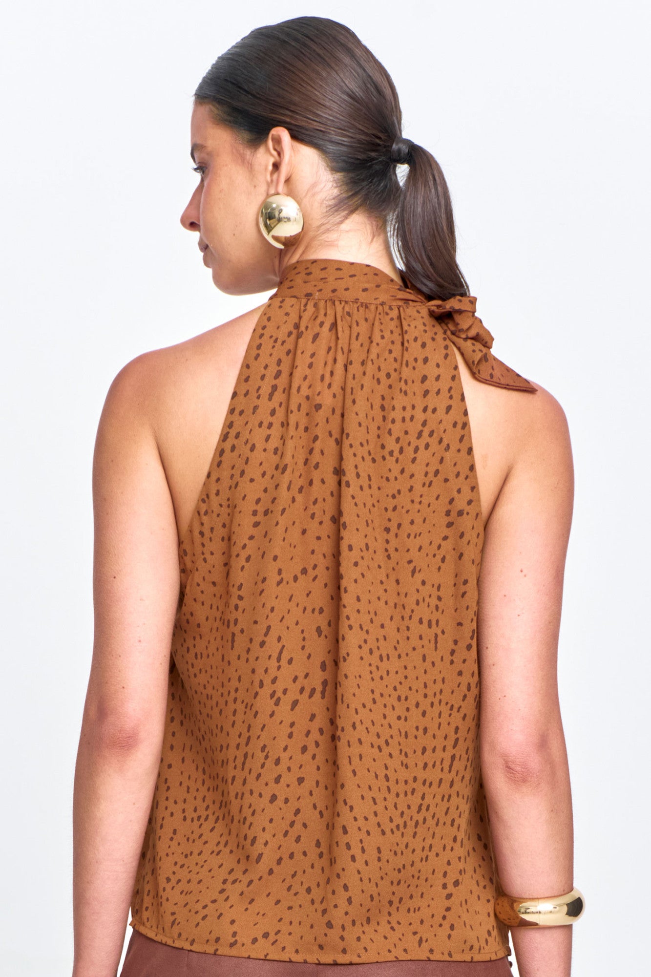 Blusa Cava Americana Crepe com Amarração Estampada Caramelo