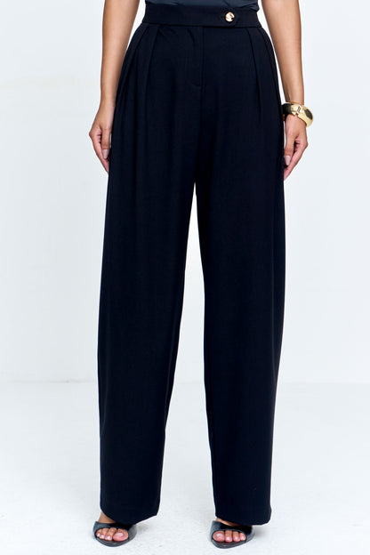 Calça Reta Alfaiataria com Pregas e Bolso