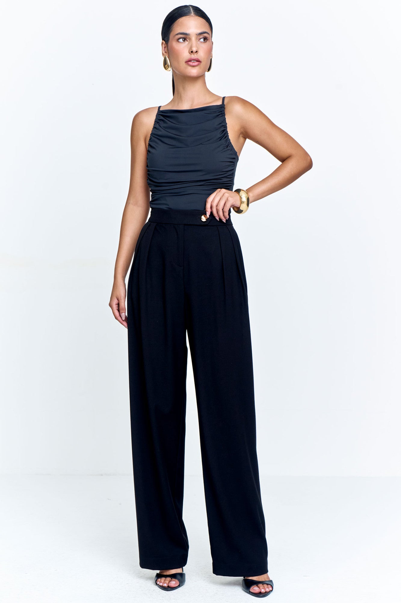 Calça Reta Alfaiataria com Pregas e Bolso