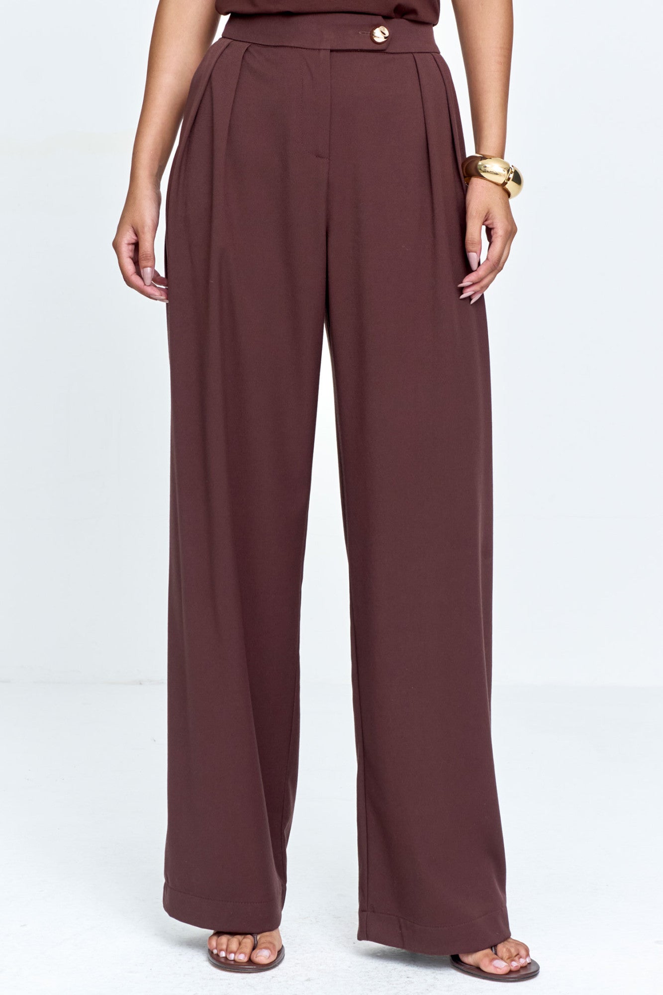 Calça Reta Alfaiataria com Pregas e Bolso