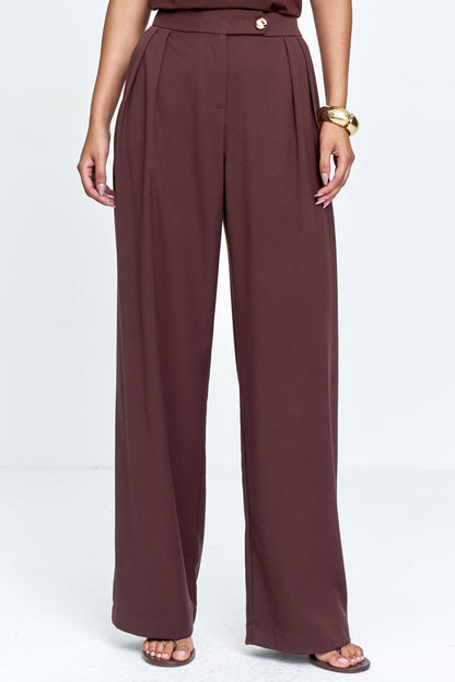 Calça Reta Alfaiataria com Pregas e Bolso