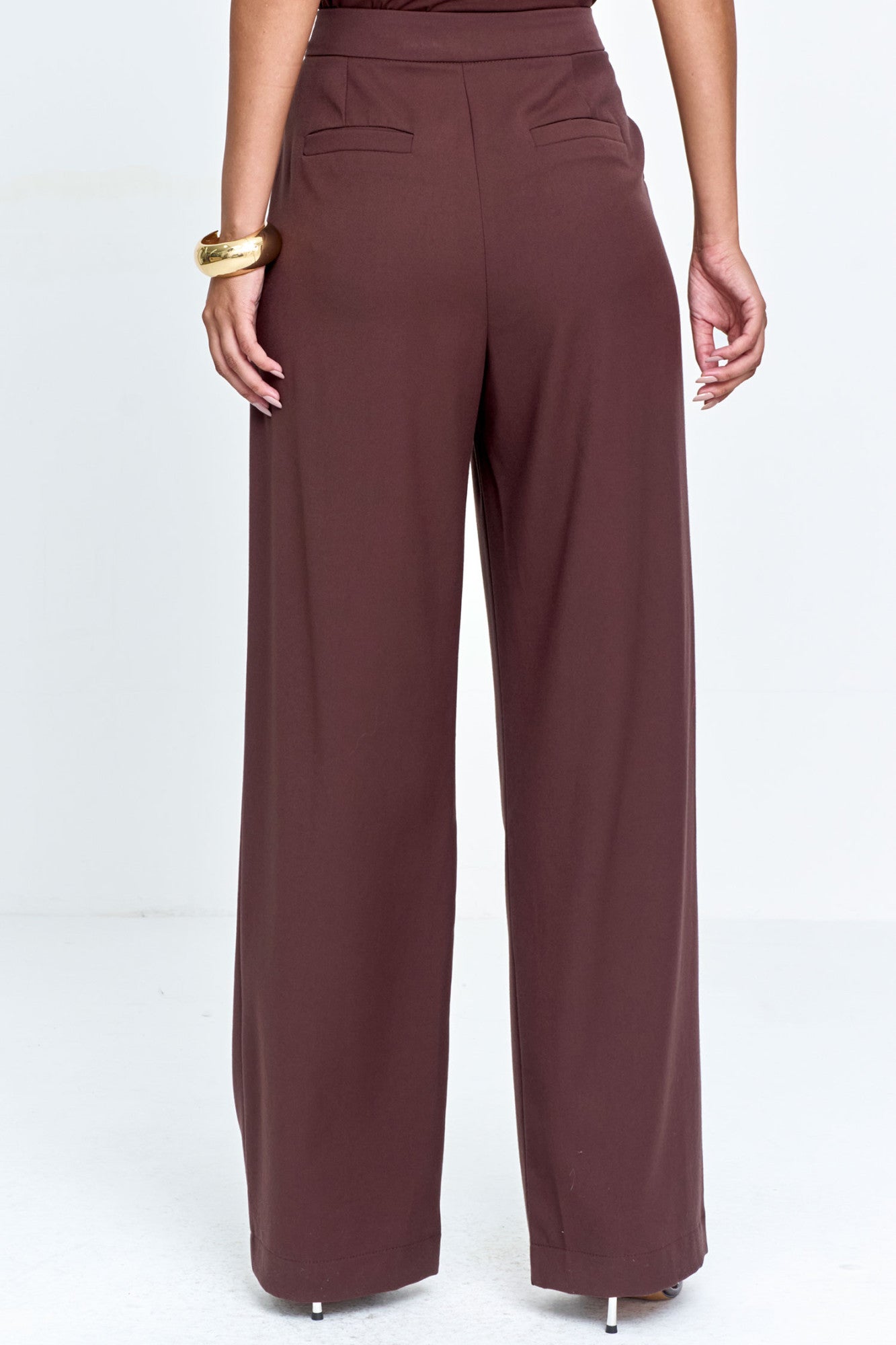 Calça Reta Alfaiataria com Pregas e Bolso