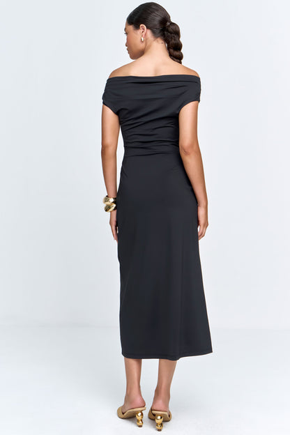Vestido Ombro a Ombro de Malha com Detalhe Passante com Franzido e Fenda Preto