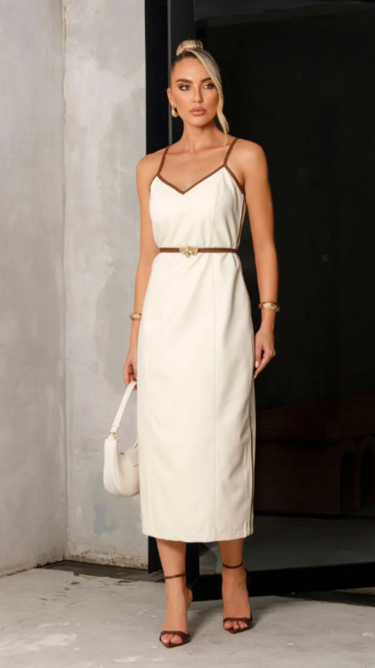 Vestido de Couro Tubo Cher, Cinto Incluso