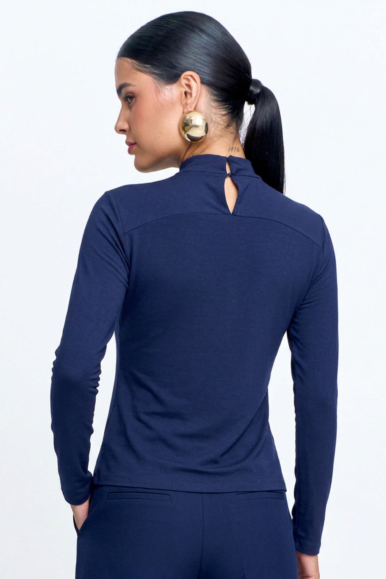 Blusa Malha Canelada Gola Alta Recorte Frontal