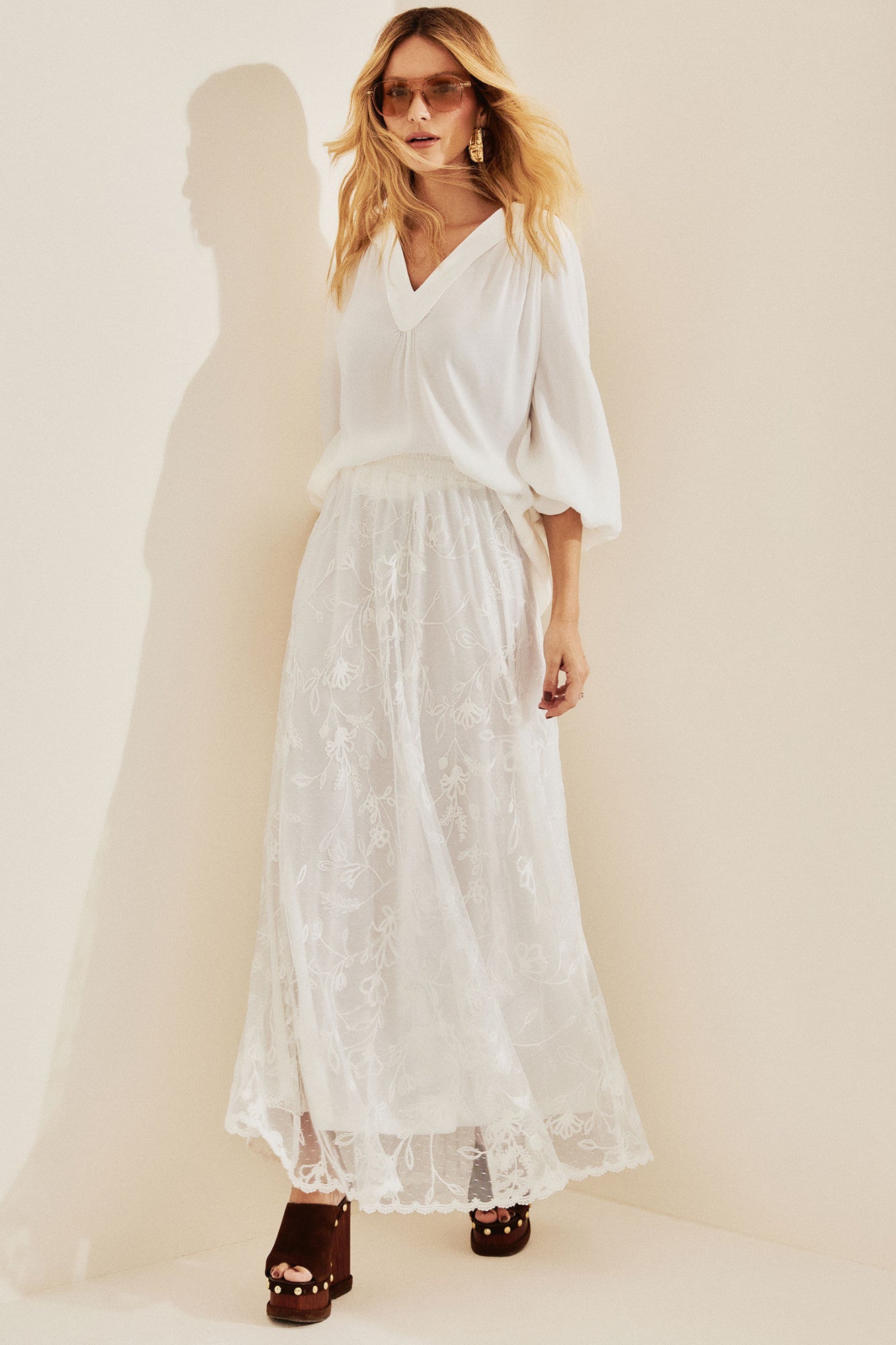 Saia Renda Bordada Evasê Off White