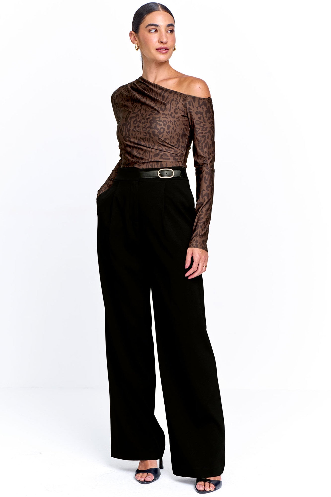 Calça Feminina Alfaiataria com Cinto de Couro