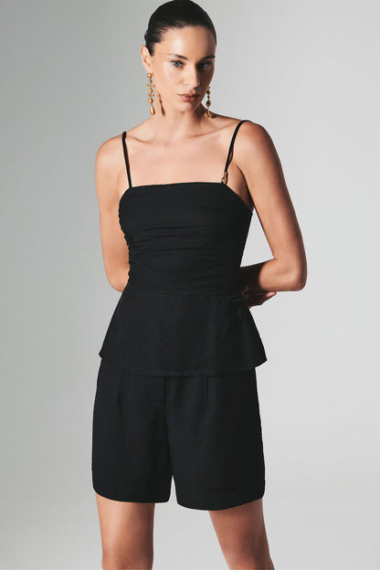 Bermuda Social Feminina Viscose Mista com Pregas e Botão Revestido Preto