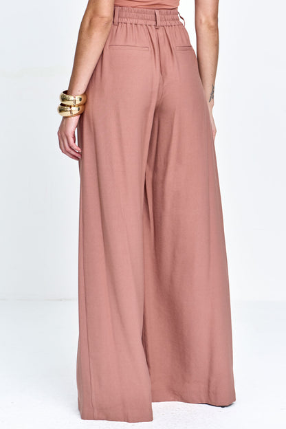 Calça Pantalona de Alfaiataria com Pregas e Bolso Mocha