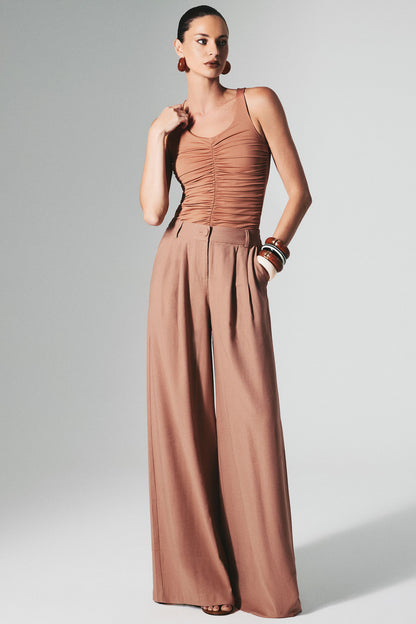 Calça Pantalona de Alfaiataria com Pregas e Bolso Mocha