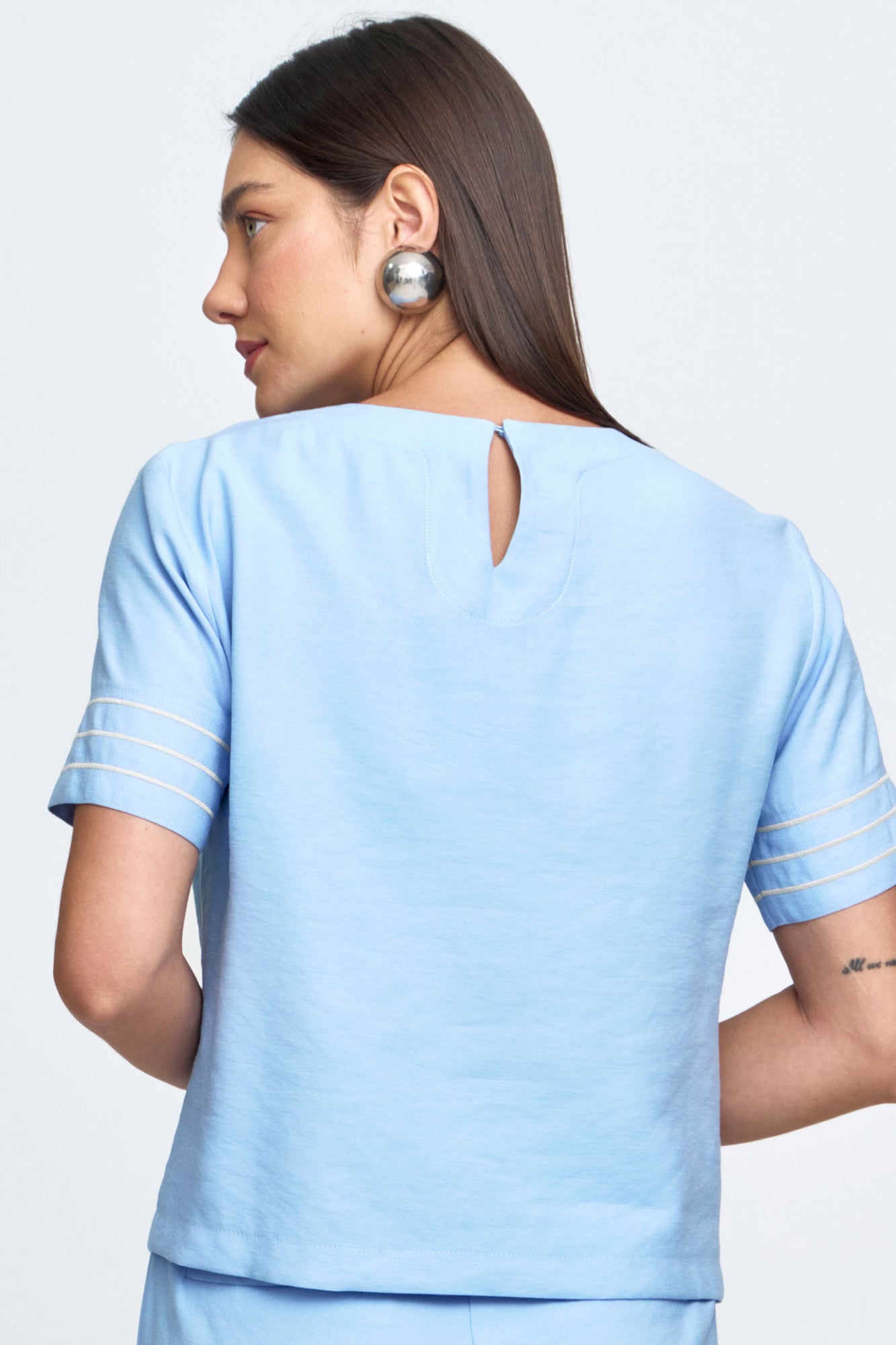 Blusa Alfaiataria Detalhe Bordado Azul