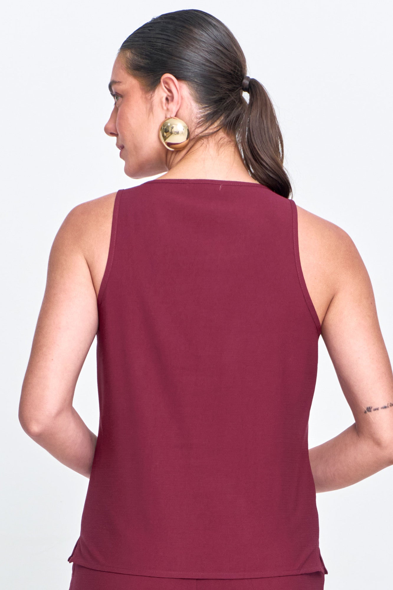 Regata Feminina Alfaiataria com Decote Redondo Franzido Vinho