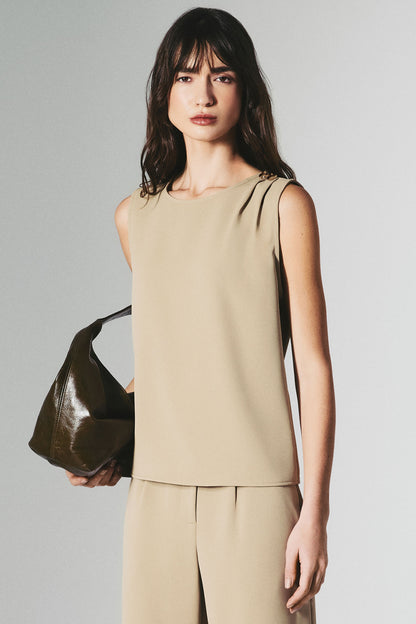 Blusa Alfaiataria Regata Feminina com Pregas no Ombro Bege