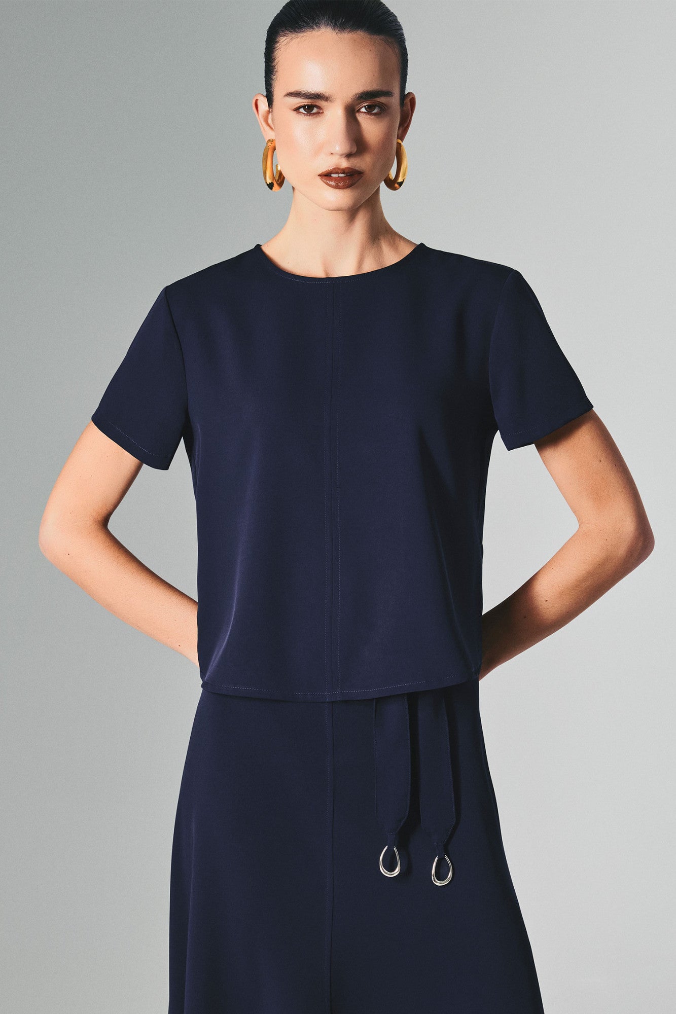 Blusa Alfaiataria Recorte Frontal e Prespontos Marinho