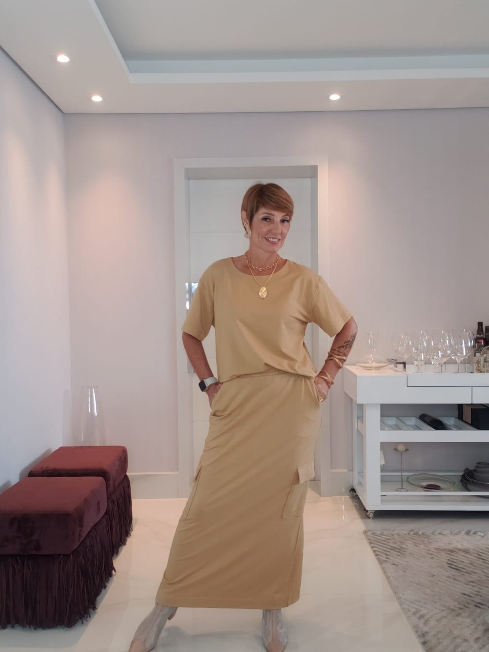 SAIA DE MALHA MIDI COM BOLSOS NAS LATERAIS E ELASTICO CINTURA