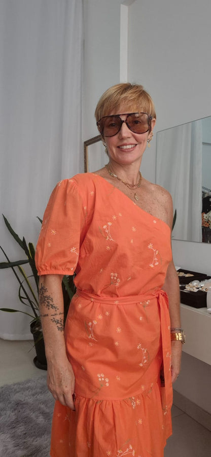 VESTIDO BORDADO UM OMBRO SÓ COM CINTO