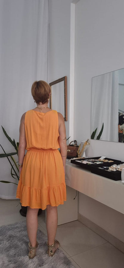 VESTIDO PIQUET COM  ESLASTICO CINTURA E BERLOQUE NA LATERAL