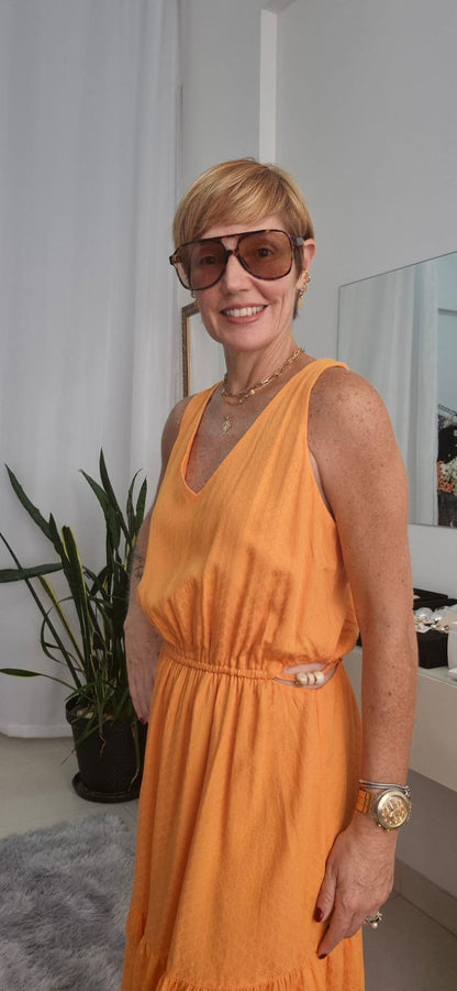 VESTIDO PIQUET COM  ESLASTICO CINTURA E BERLOQUE NA LATERAL